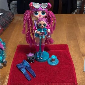 L.O.L. Surprise! Roller chick with lil sister sk8ter and pet  Doll Set